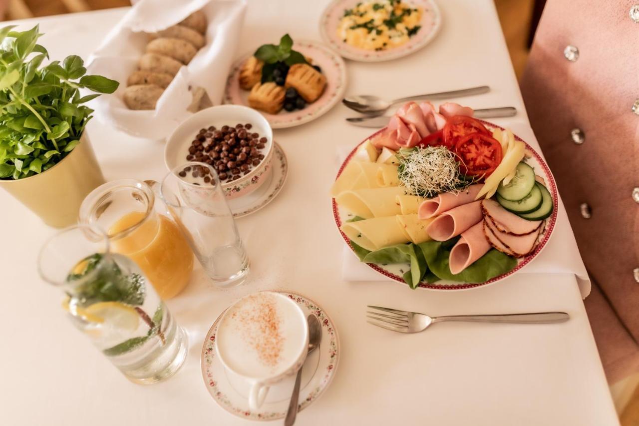 Olawian Hotel Olawa Ngoại thất bức ảnh