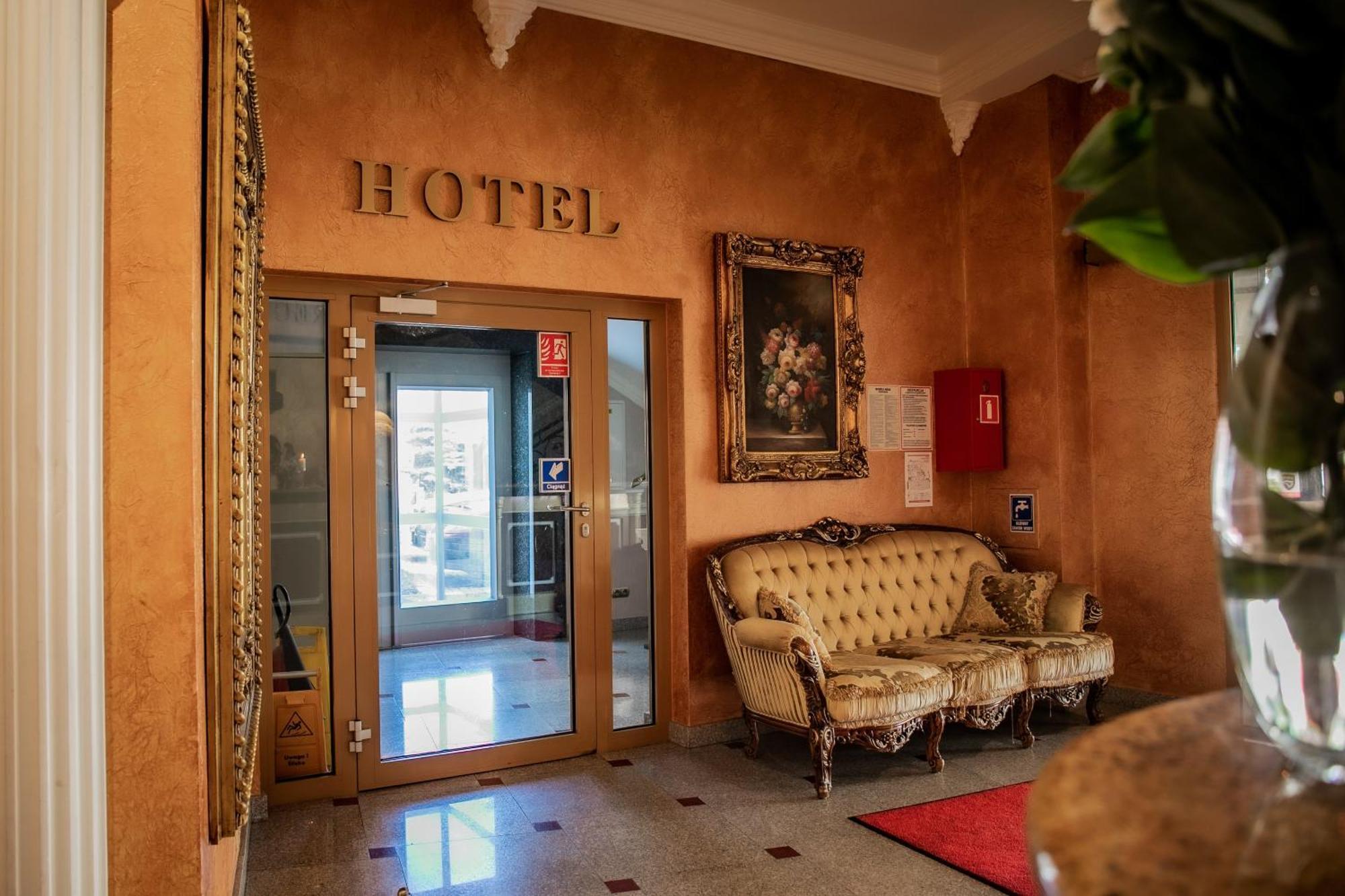 Olawian Hotel Olawa Ngoại thất bức ảnh