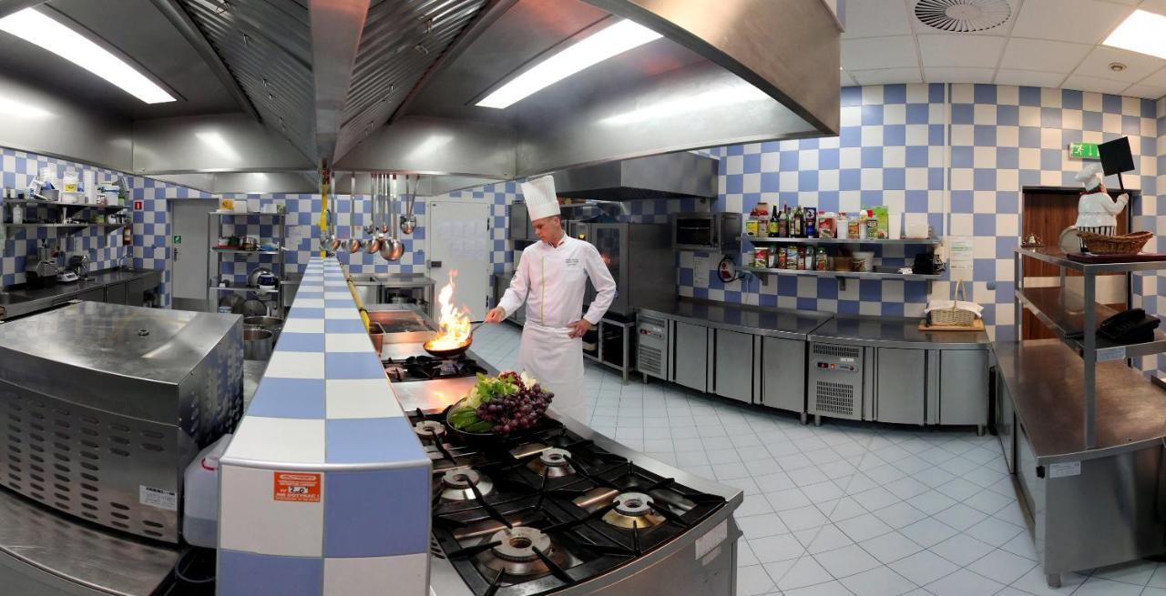 Olawian Hotel Olawa Ngoại thất bức ảnh